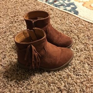 Size 8c fringe boots, fabkids.